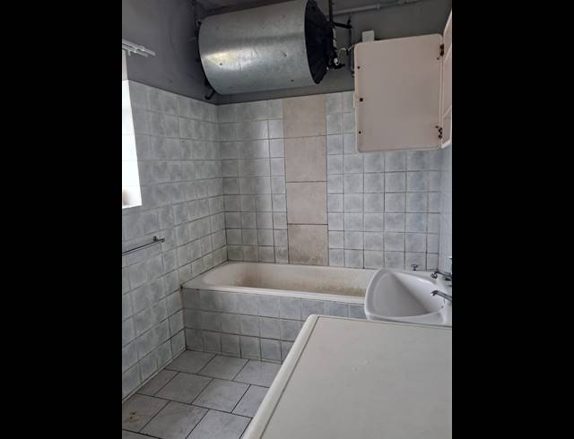 2 BEDROOM FLAT FOR SALE IN GQEBERHA CENTRAL